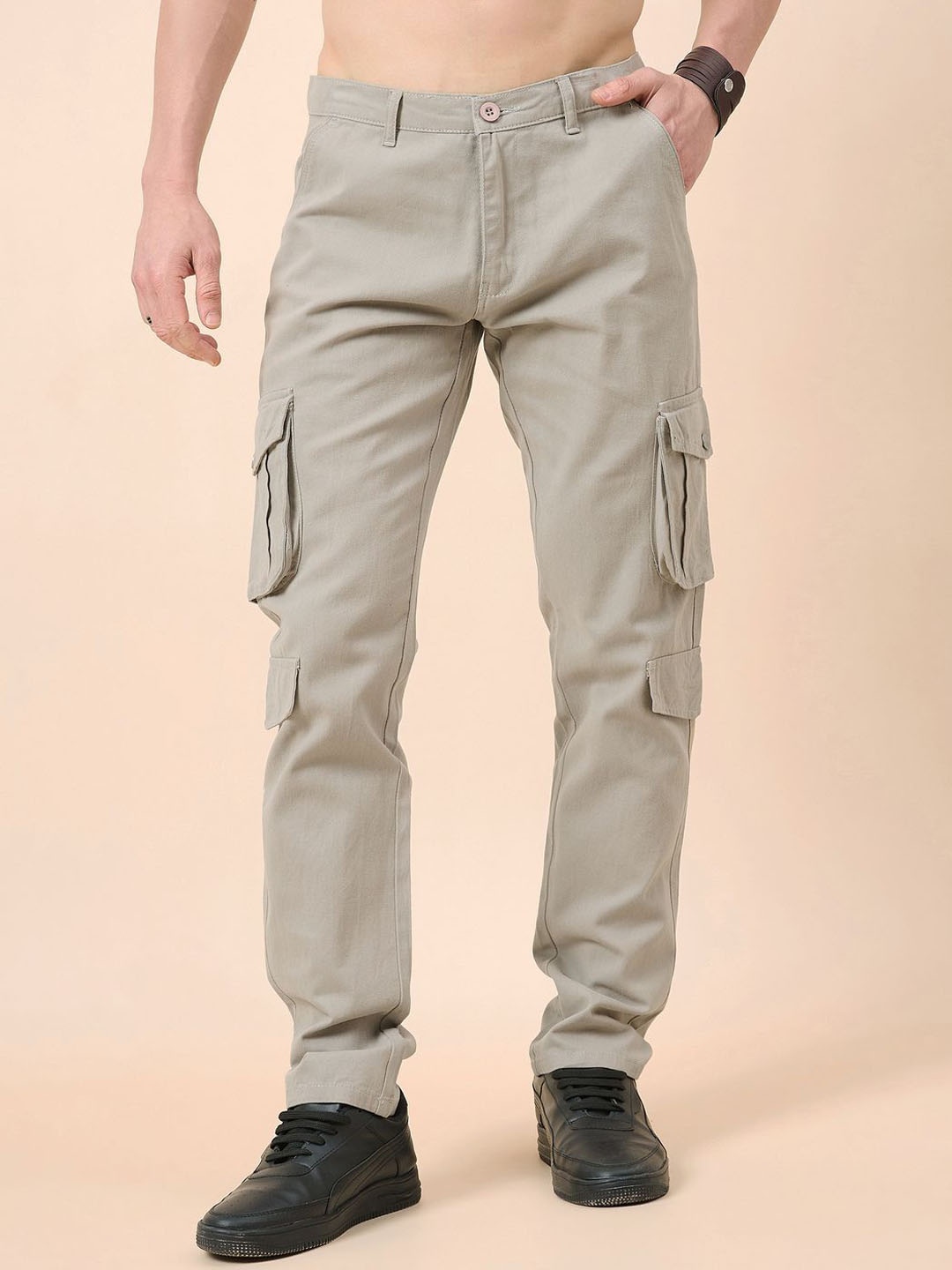 

STUDIO NEXX Men Tailored Loose Fit Low-Rise Flat-Front Cargos Trousers, Grey