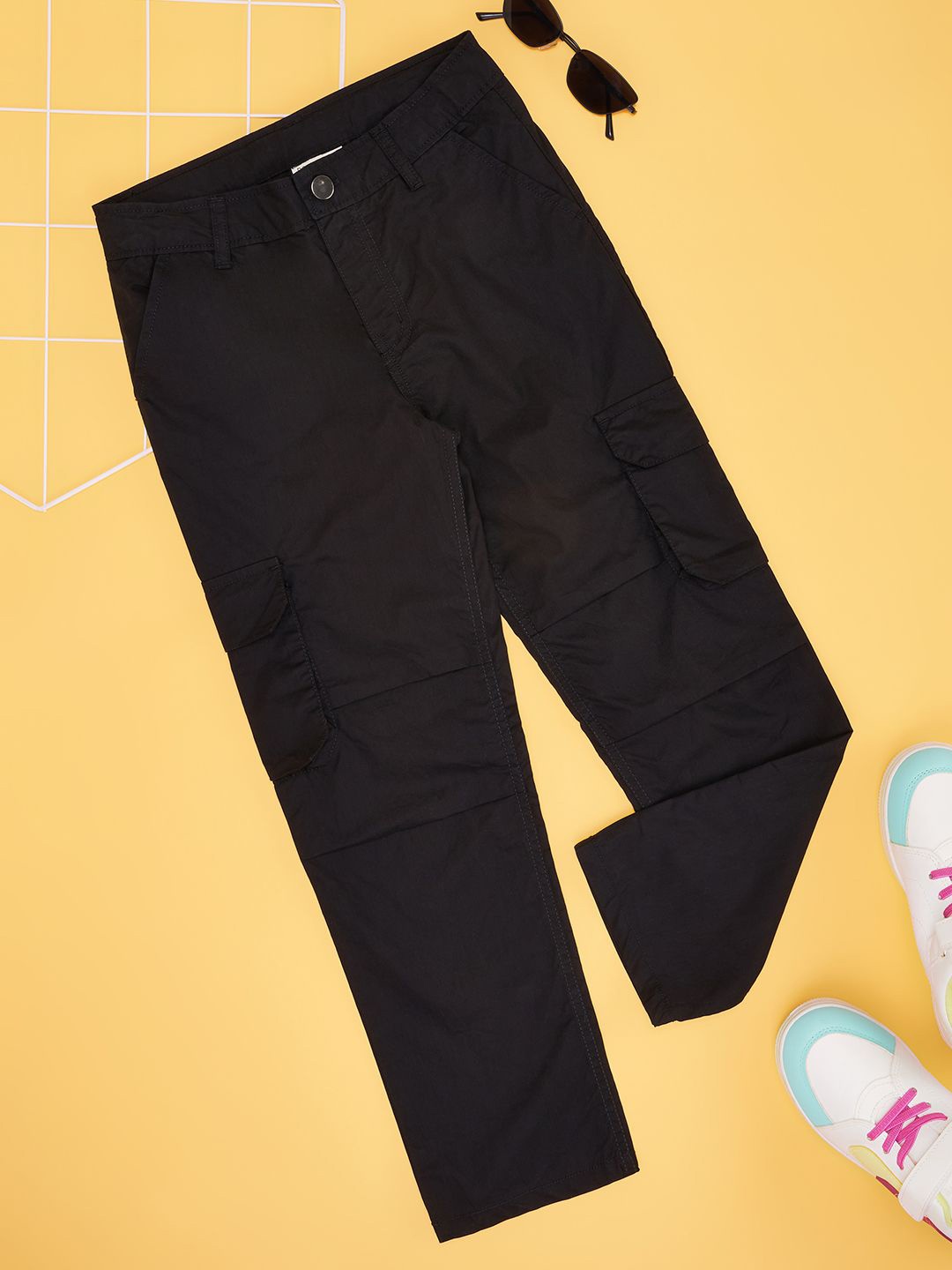 

Pantaloons Junior Girls Regular Fit Flat-Front Cargos Trousers, Black