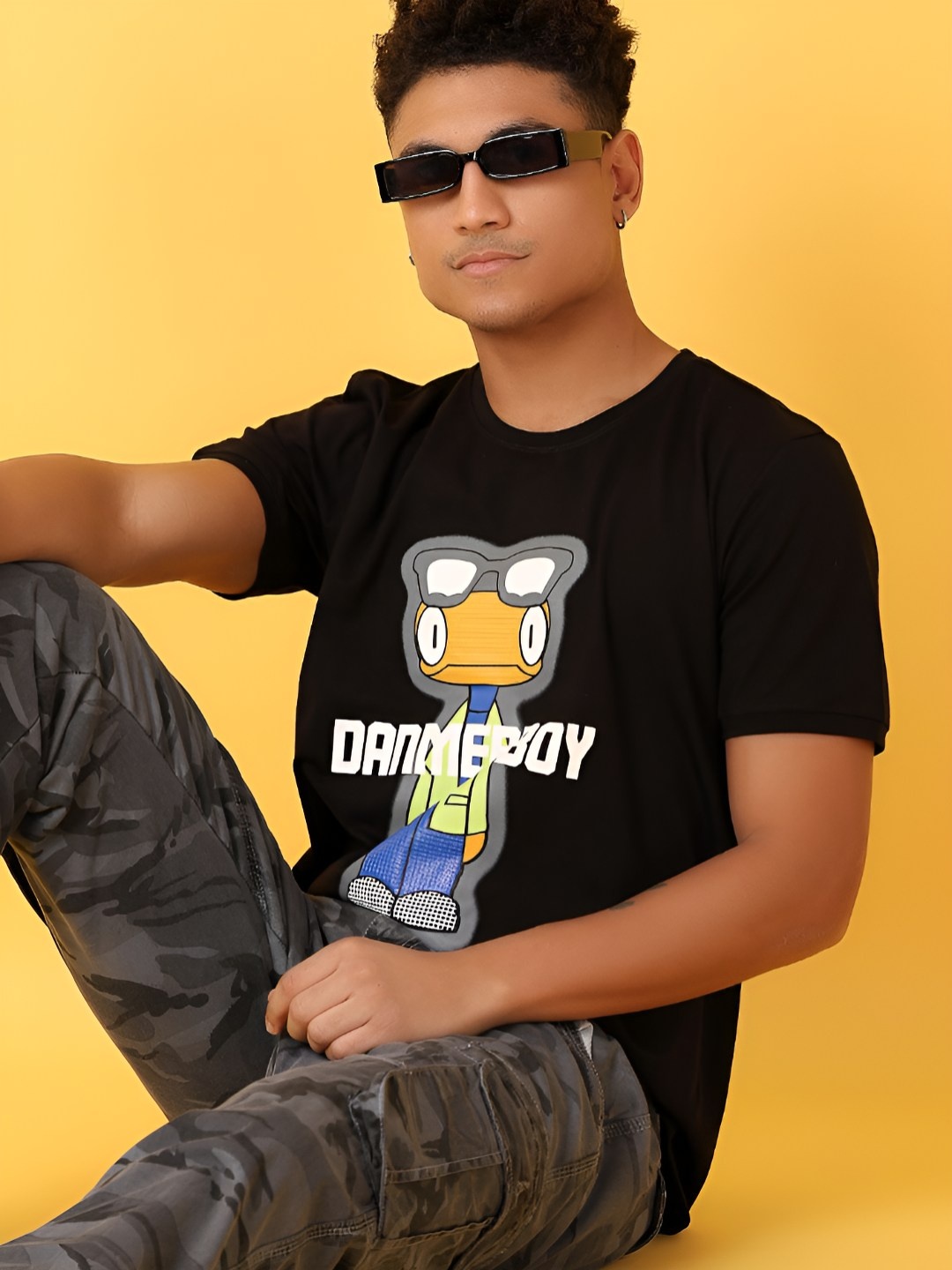 

V-Mart Men Graphic Printed Slim Fit T-shirt, Black