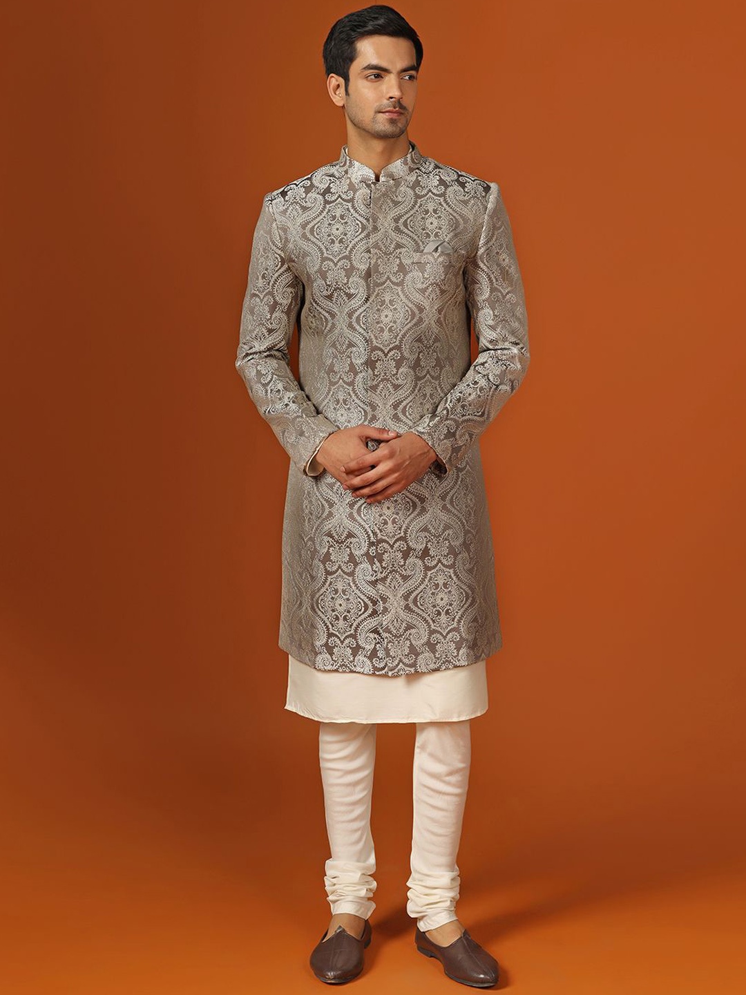 

KISAH Men Woven Design Indowestern Sherwani Set, Grey