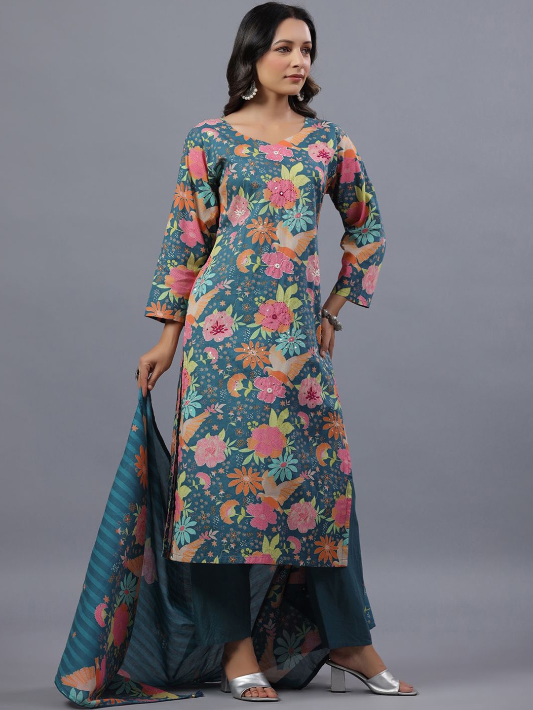 

Amchoor Floral Printed Sequinned Regular Kurta with Trousers & Dupatta, Teal