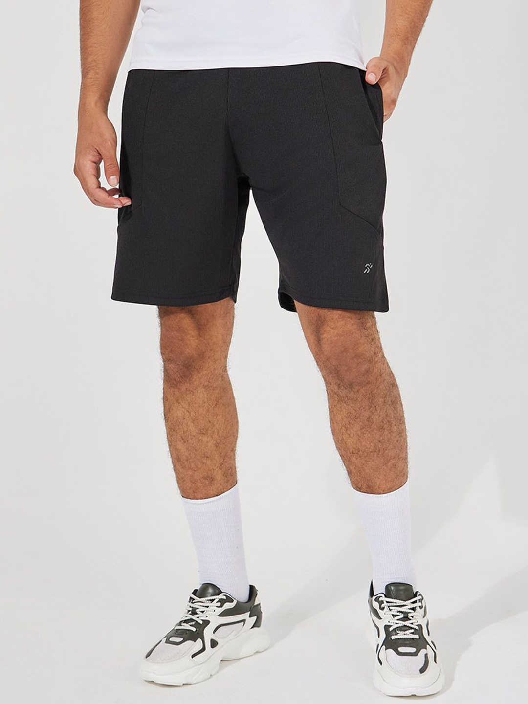 

Styli Men Black Mid-Rise Training Shorts With Zipper Pocket Sports Shorts
