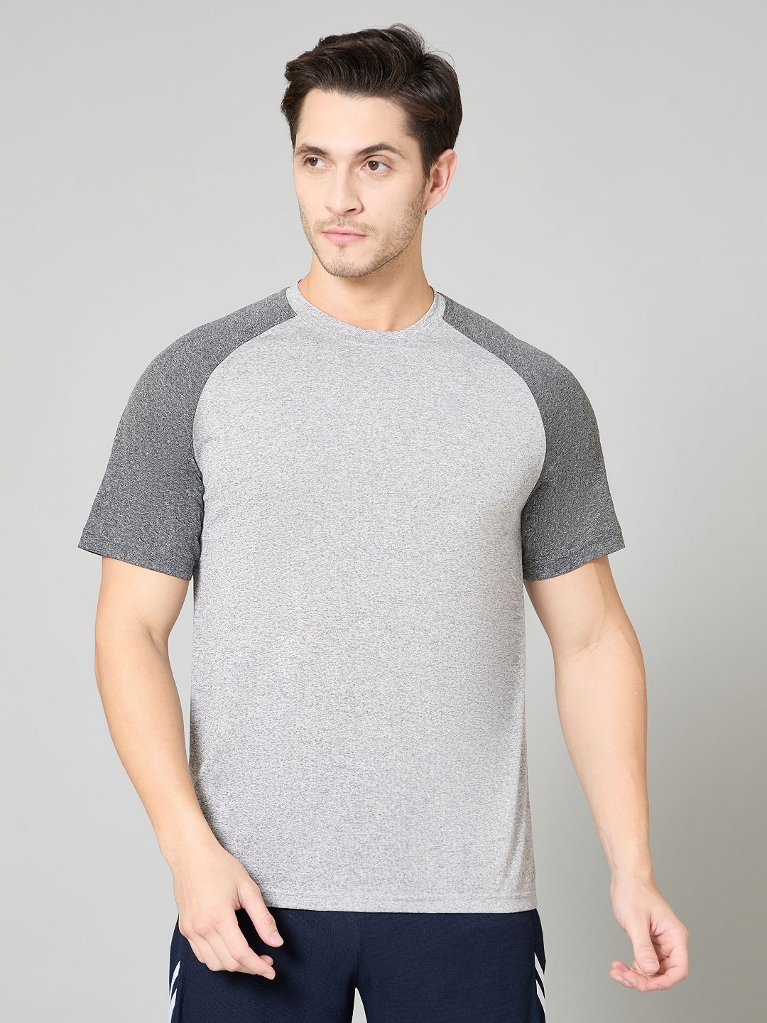 

TURNFIT Men Dry Fit Colourblocked Round Neck T-Shirt, Grey