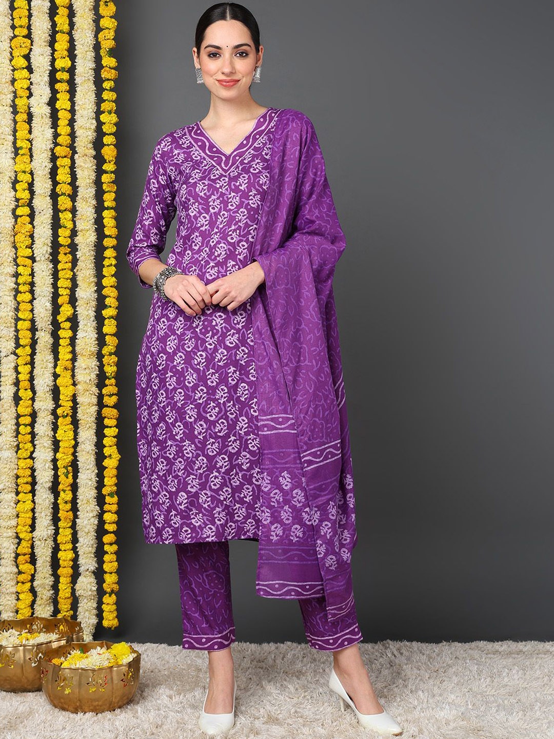 

Anouk Ethnic Motifs Printed V-Neck Straight Kurta With Trousers & Dupatta, Violet