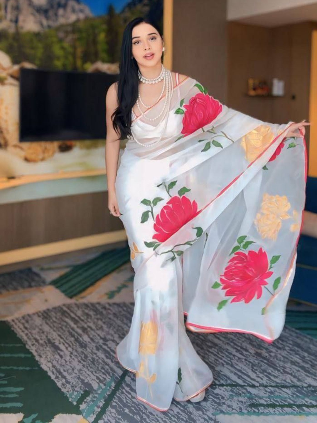 

Reeta Fashion Floral Pure Georgette Ready to Wear Saree, White