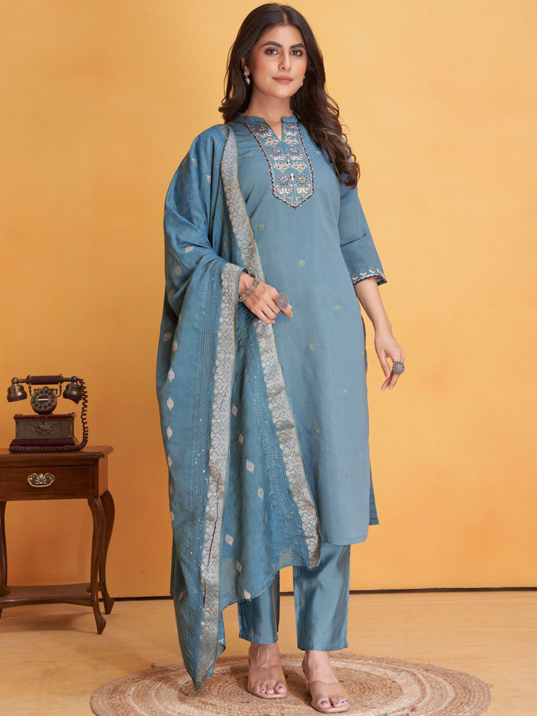

MINGORA Floral Embroidered Mirror Work Straight Kurta & Trousers With Dupatta, Green