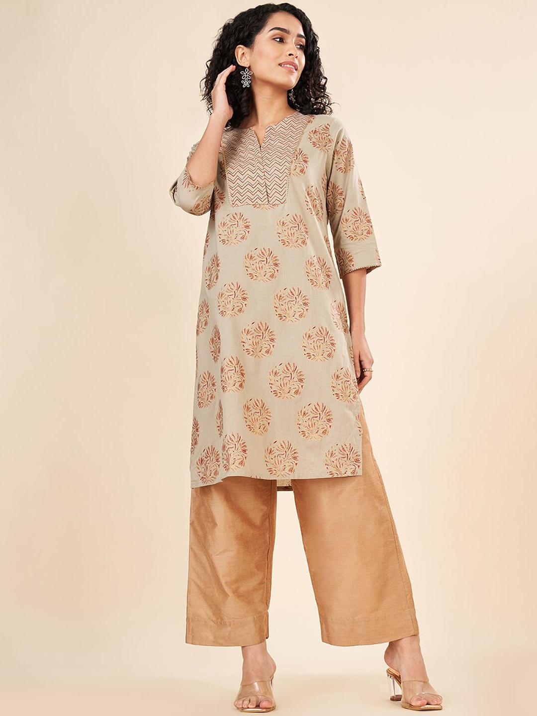 

RANGMANCH BY PANTALOONS Floral Printed Gotta Patti Cotton Straigth Kurta, Grey