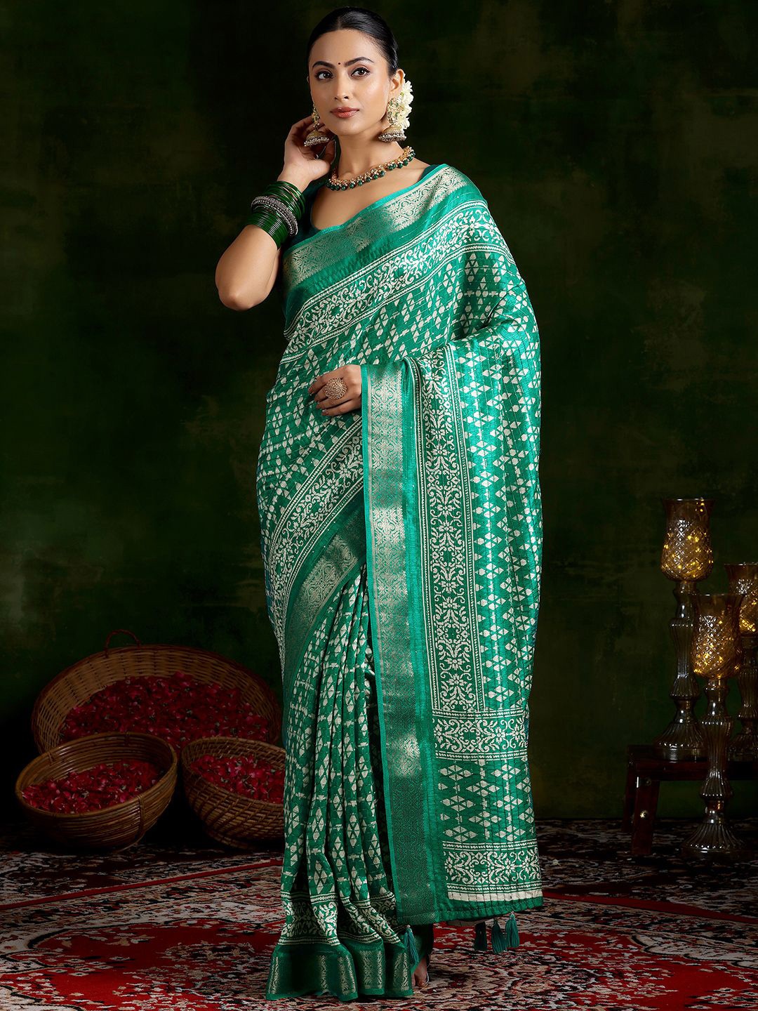 

Libas Soft Zari Saree With Blouse Piece, Green