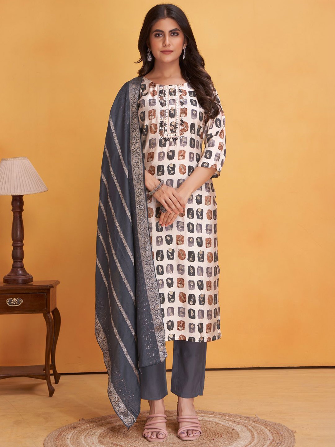 

MINGORA Floral Printed Mirror Work Straight Kurta with Trousers & With Dupatta, Cream