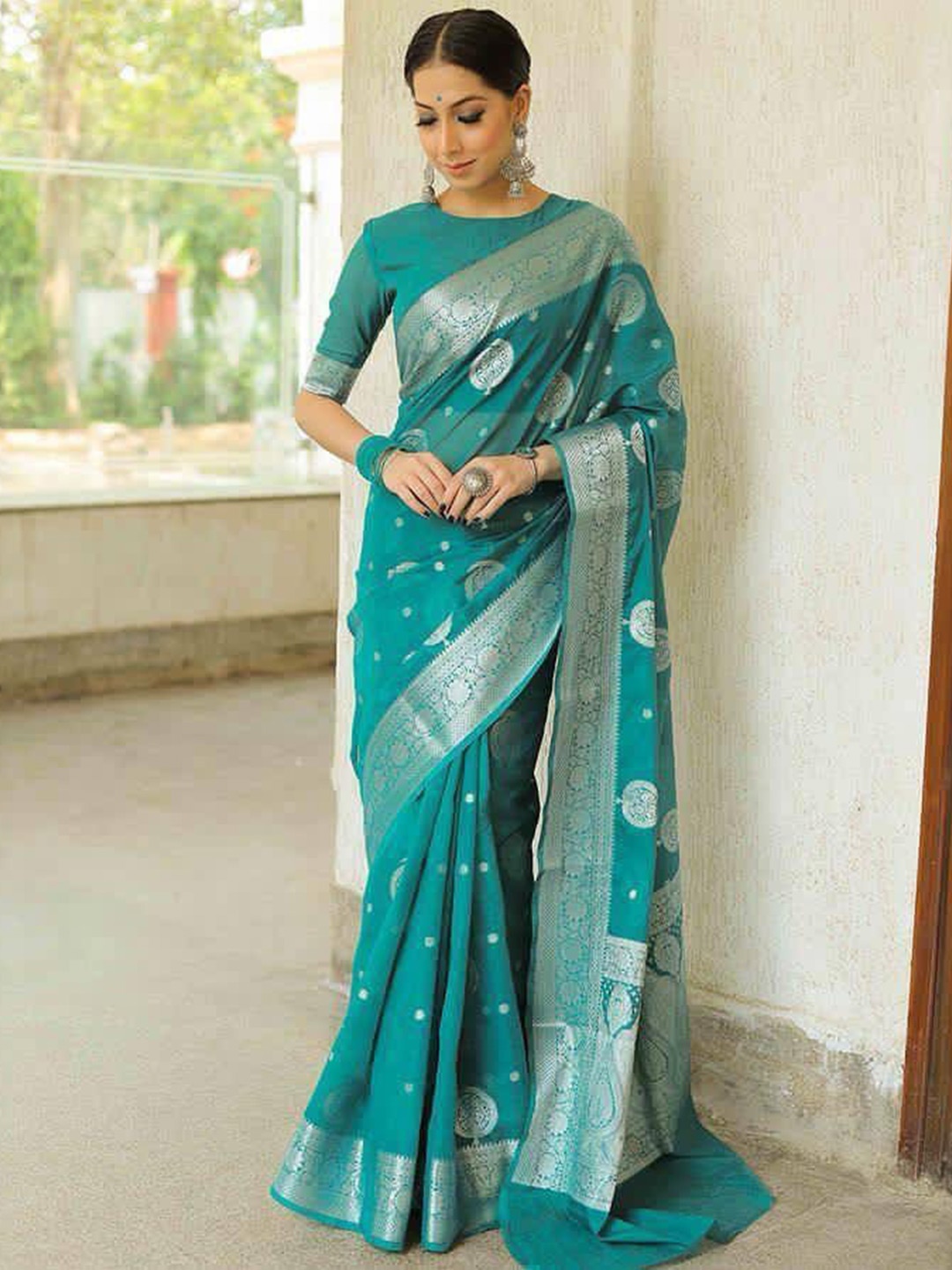 

Reeta Fashion Woven Design Zari Saree, Green