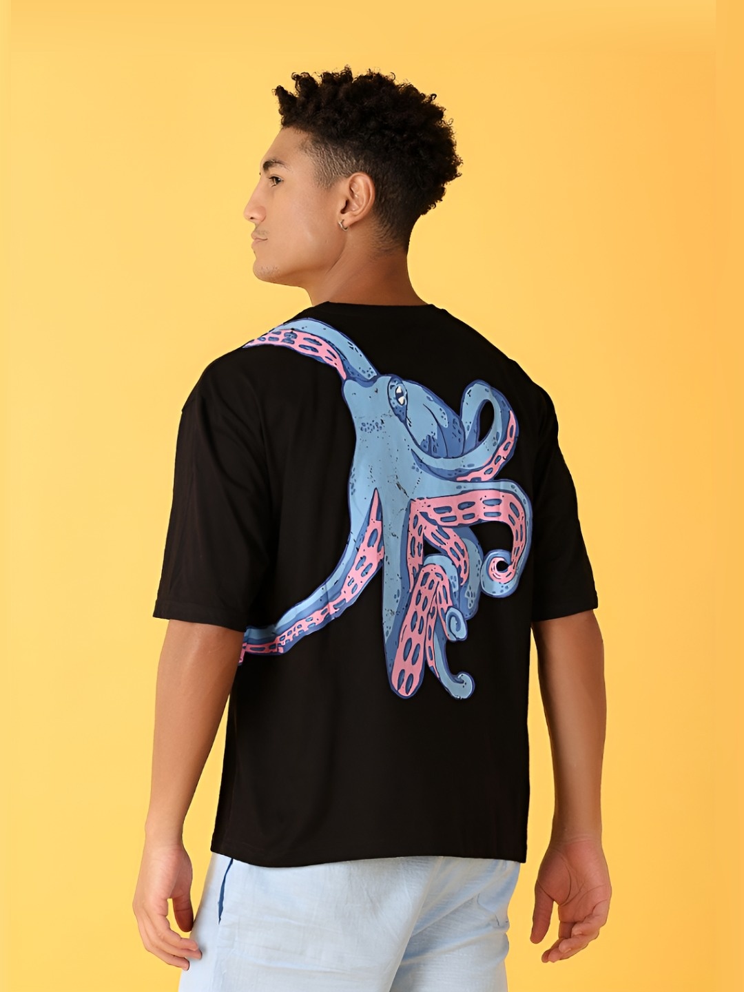 

V-Mart Men Graphic Printed T-shirt, Black