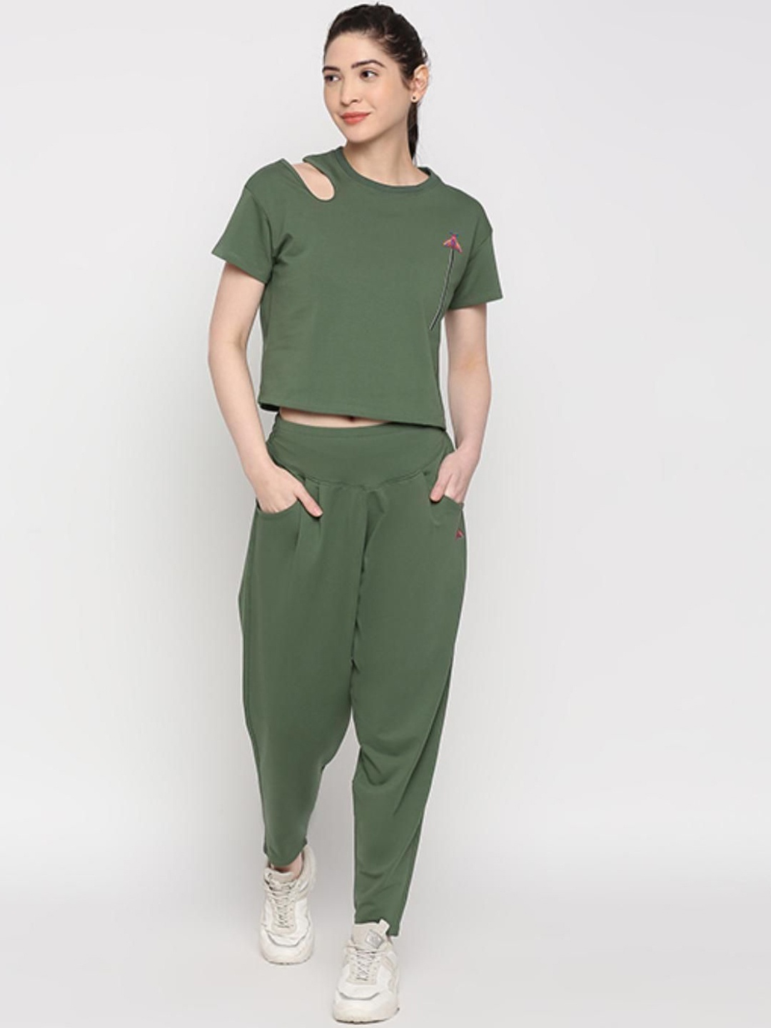 

Tuna London Round Neck Short Sleeves Tshirt With Trousers, Green