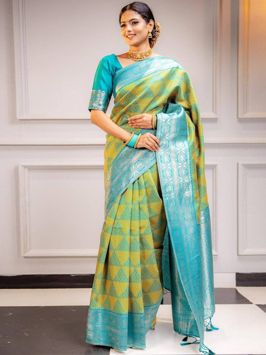 

Reeta Fashion Geometric Printed Zari Saree, Sea green