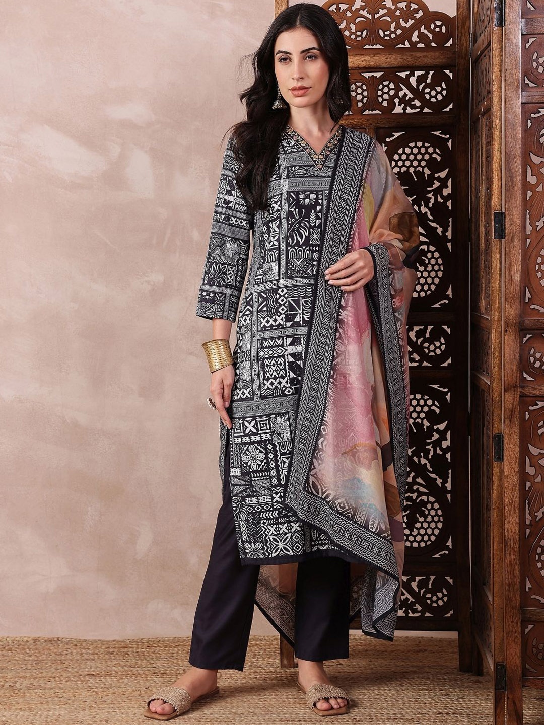 

AHIKA Geometric Printed Thread Work Straight Kurta with Trousers & Dupatta, Black