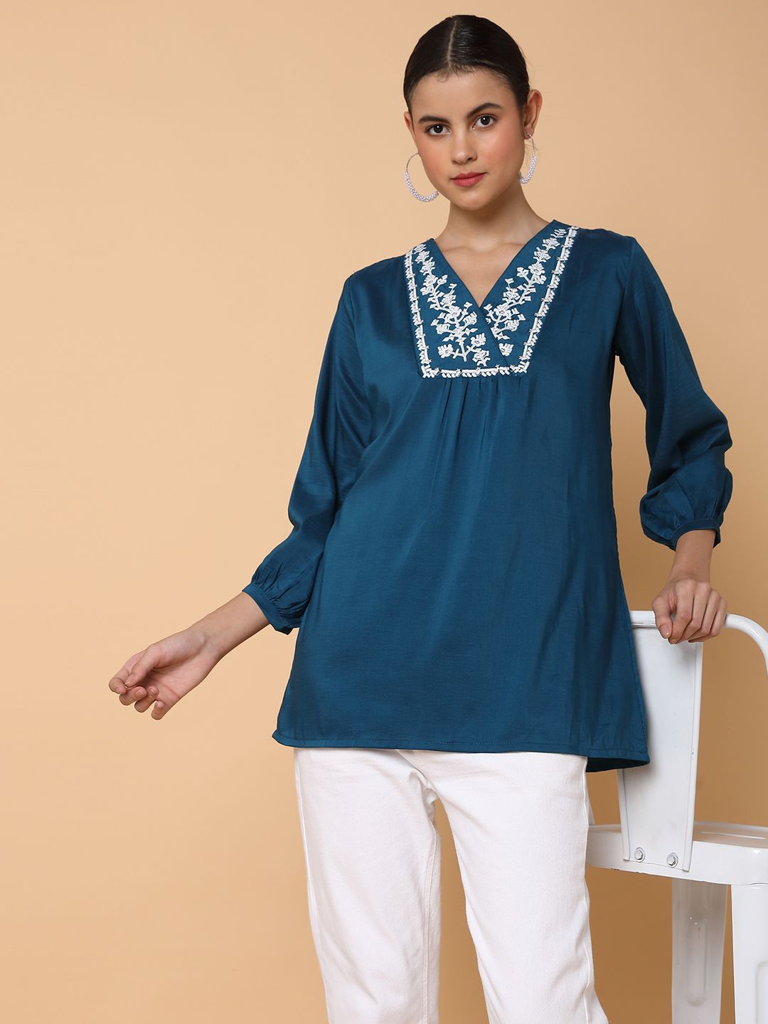 

SHOWOFF Yoke Design V-Neck Thread Work Thread Work Pleated Kurti, Teal