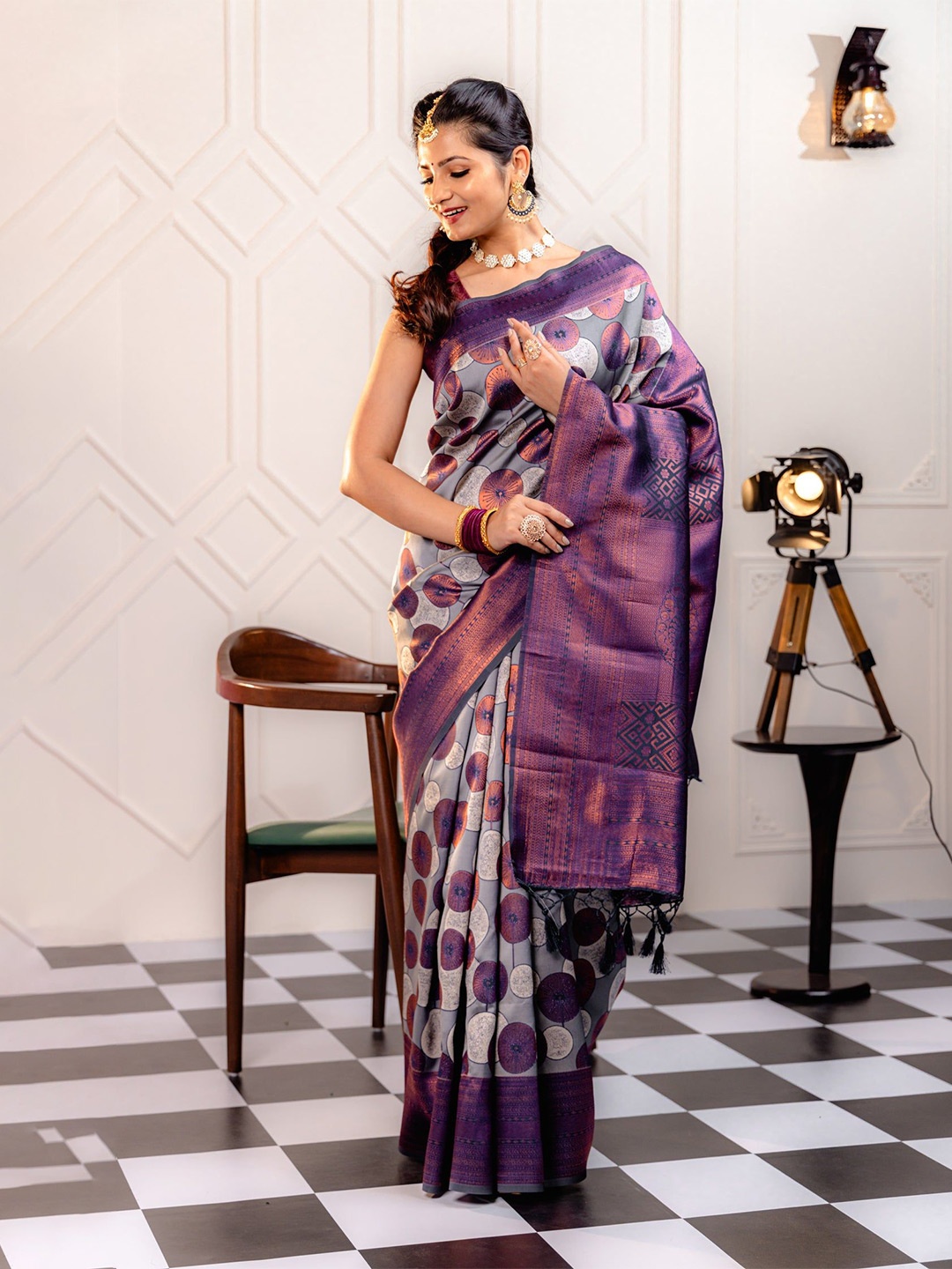 

Reeta Fashion Woven Design Zari Printed Saree, Blue
