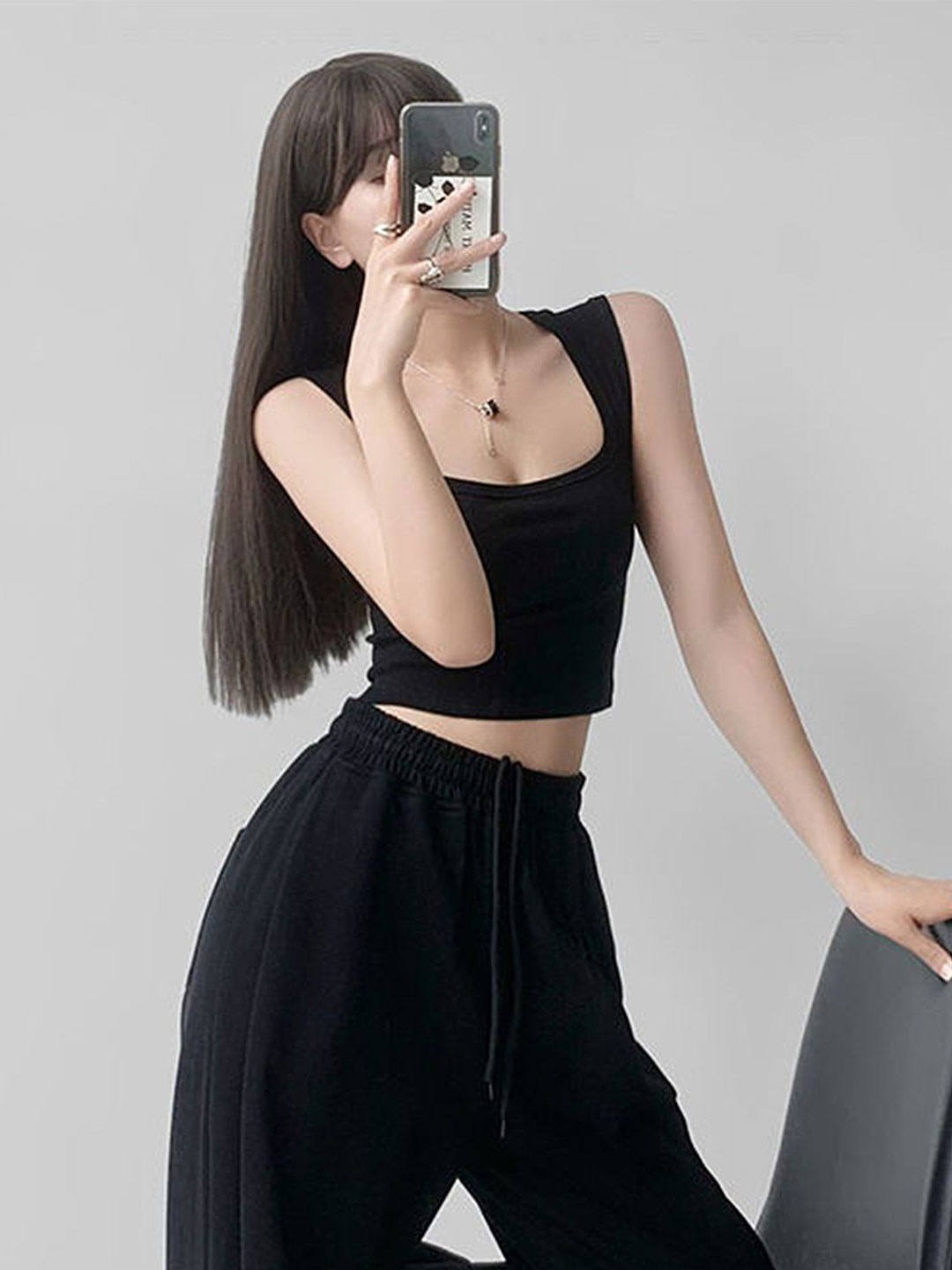 

LULU & SKY Crop Top, Black