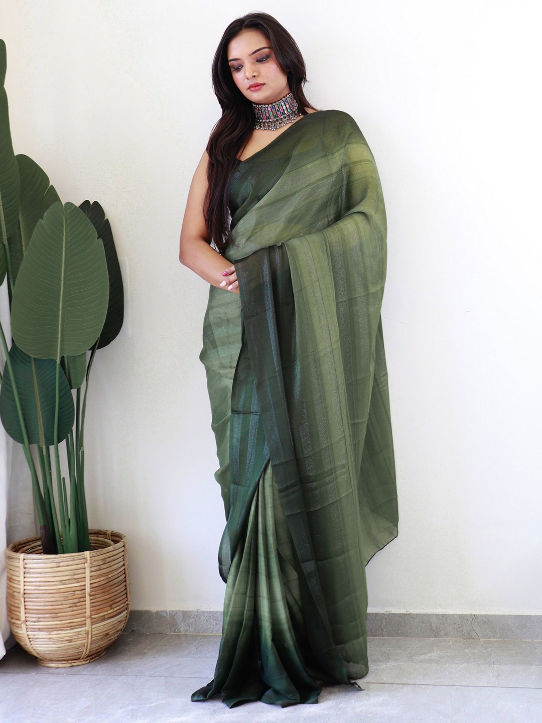 

Reeta Fashion Striped Ready to Wear Saree, Green