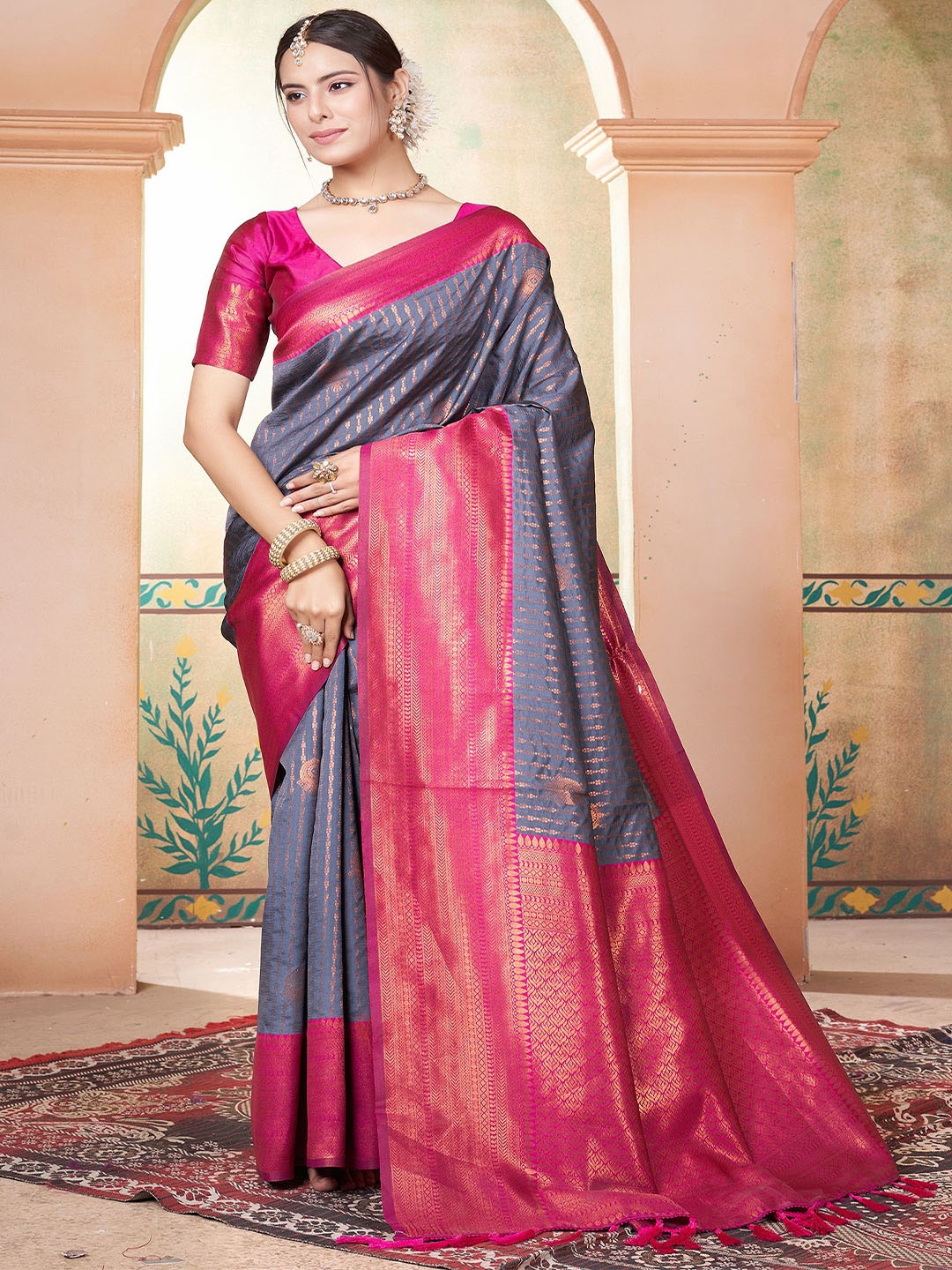 

Anouk Kanjeevaram Silk Blend Ethnic Motif Zari Traditional Celebrity Saree, Grey