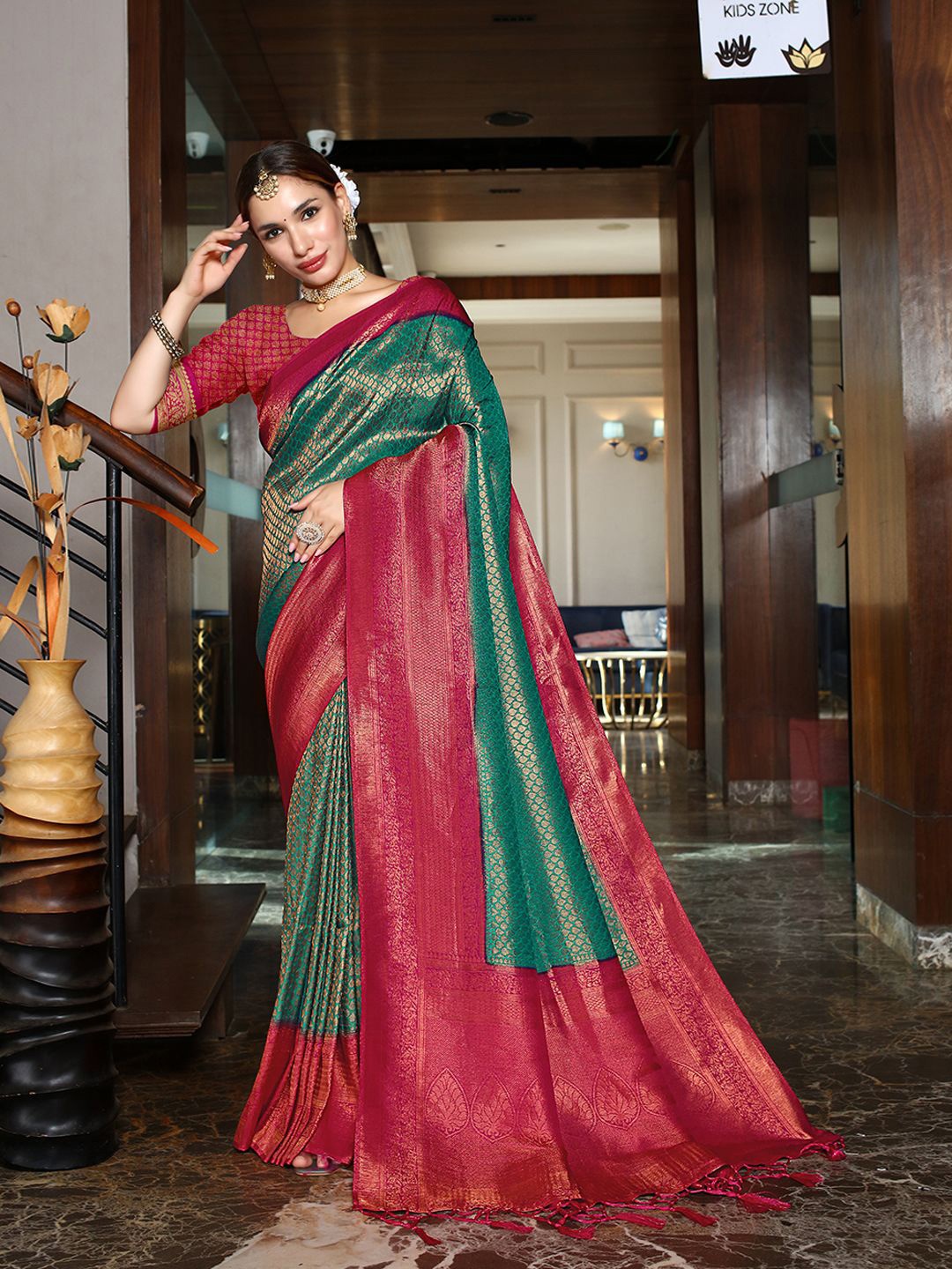 

JUST FASHION Woven Design Zari Kanjeevaram Saree, Green