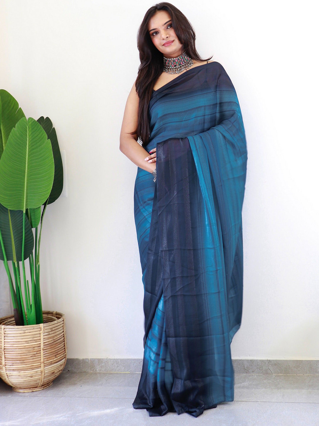 

Reeta Fashion Striped Ready to Wear Saree, Blue