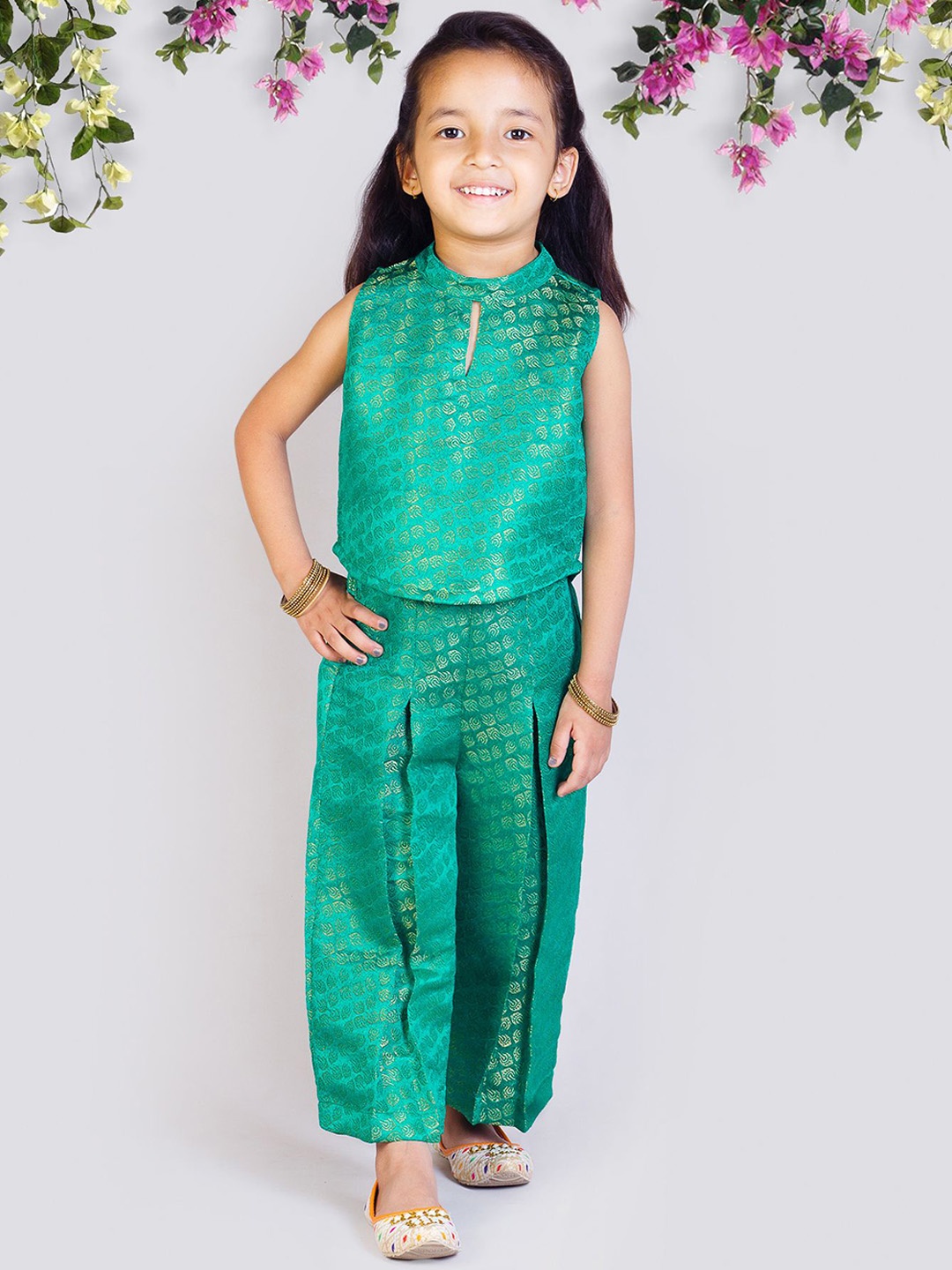 

Tangerine Closet Woven Design Keyhole Neck Sleeveless Top With Palazzos, Green