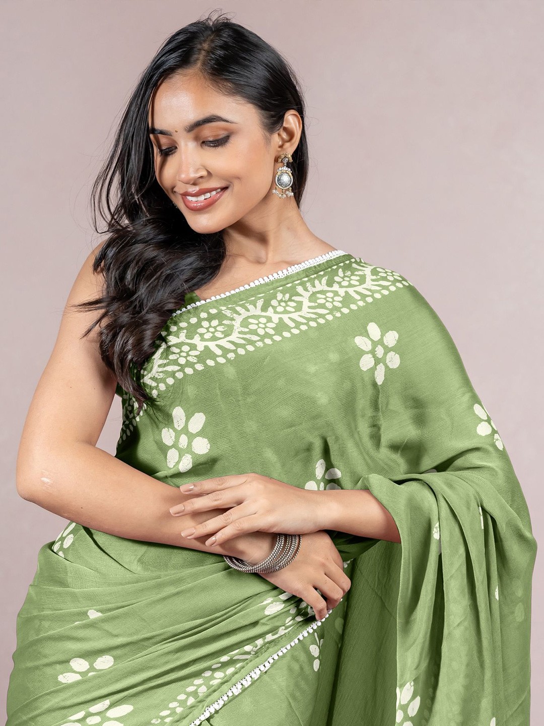 

MIRCHI FASHION Batik Printed Block Print Saree, Green