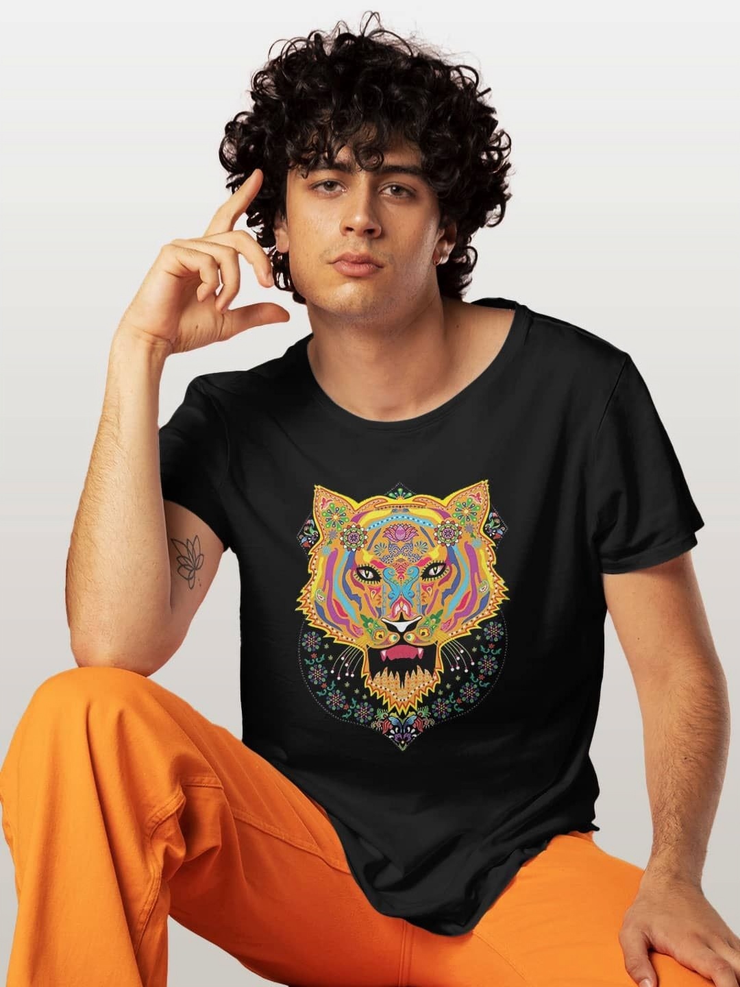 

macmerise Men Printed V-Neck Applique T-shirt, Black