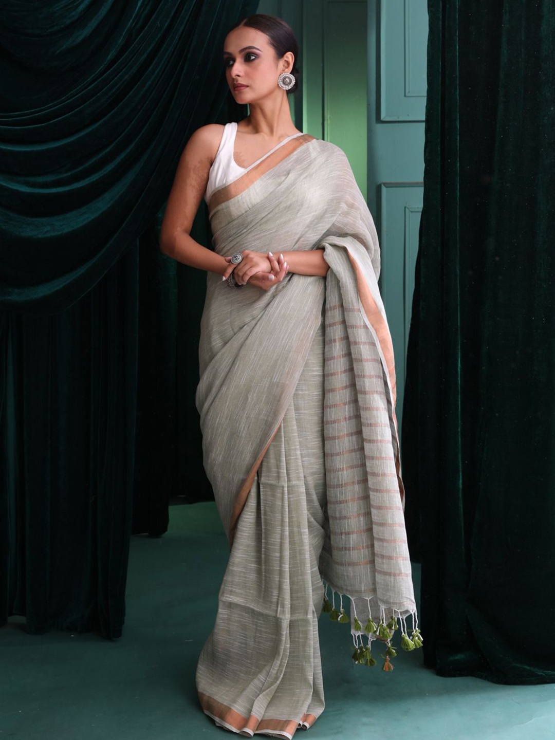 

Indethnic Zari Pure Linen Taant Saree, Grey