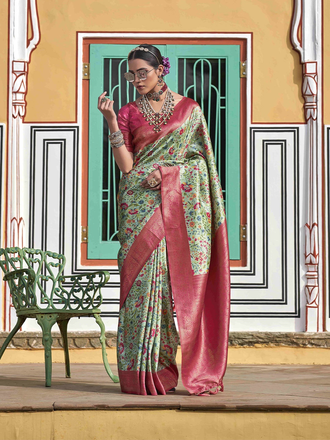 

HEER FASHION Floral Printed Woven Design Zari Saree, Pink