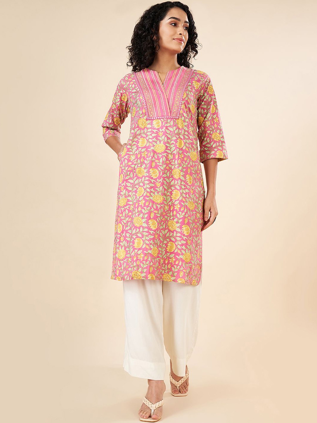 

RANGMANCH BY PANTALOONS Floral Printed Notched Neck Pure Cotton Straight Kurta, Pink