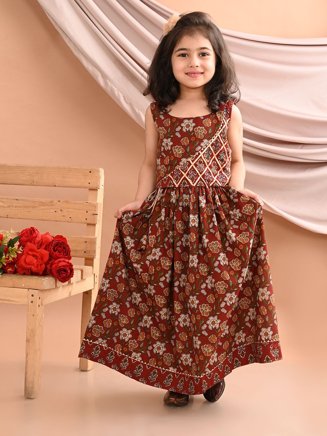 

Here&Now X Kinder Kids Girls Floral Printed Gotta Patti Cotton Ready to Wear Lehenga & Blouse, Maroon