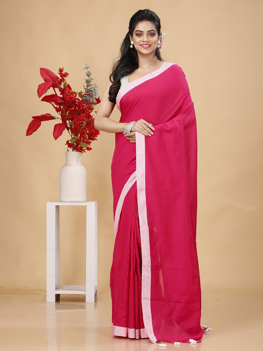 

SLAGHA Solid Taant Saree, Pink