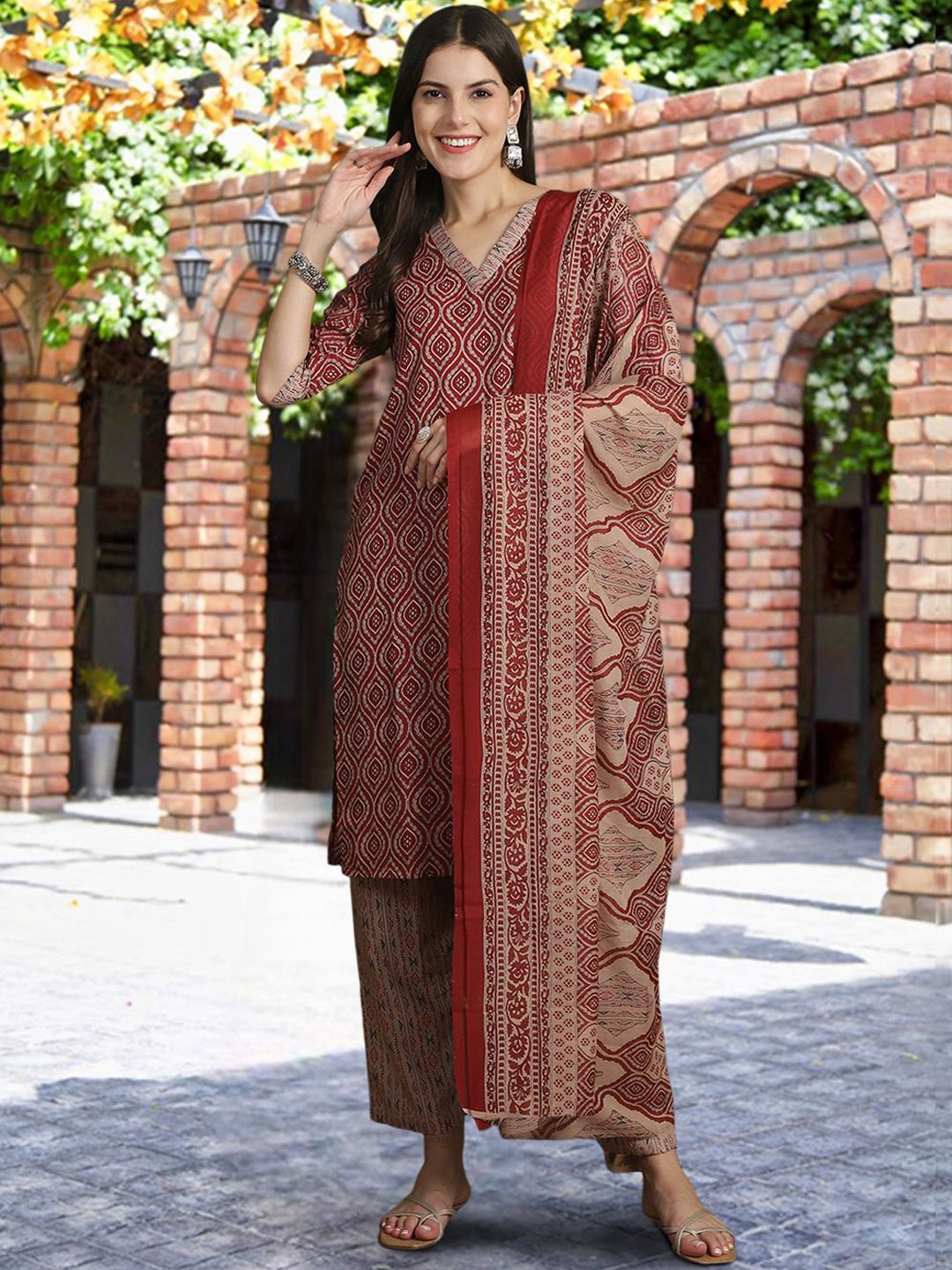

7Threads Ethnic Motifs Printed V-Neck Pure Cotton Straight Kurta With Trousers & Dupatta, Maroon