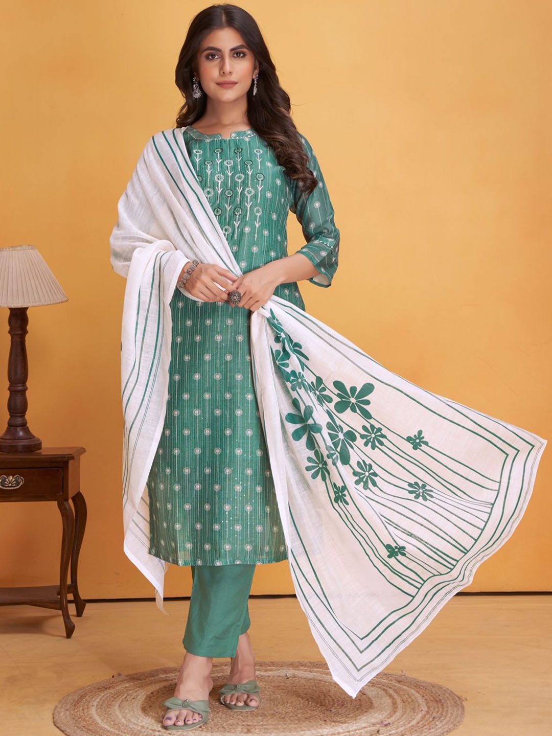

MINGORA Ethnic Motifs Printed Straight Kurta & Trousers With Dupatta, Green