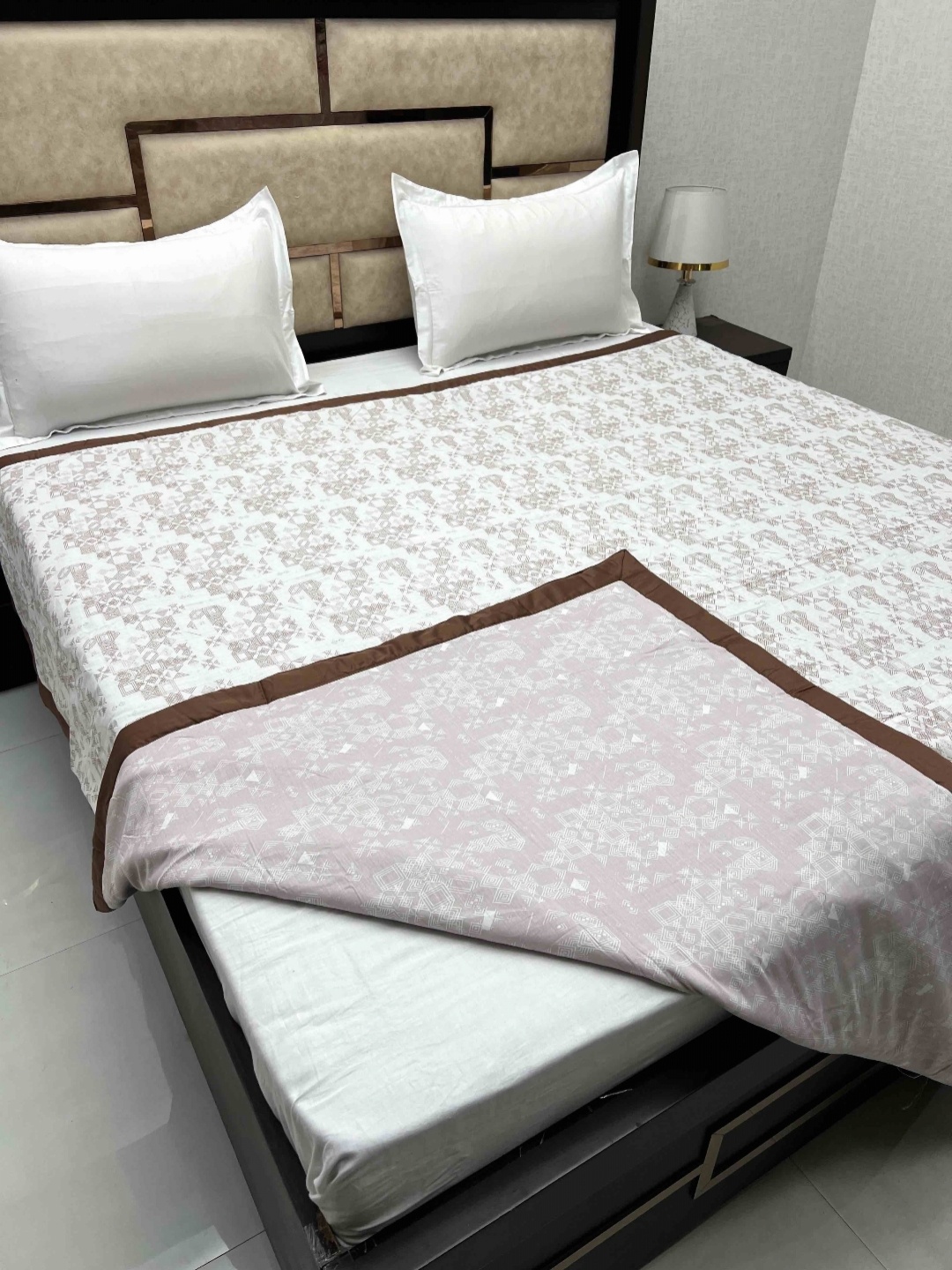 

Pure Decor Brown & White Geometric Printed Pure Cotton 300 GSM Reversible Bed Dohar
