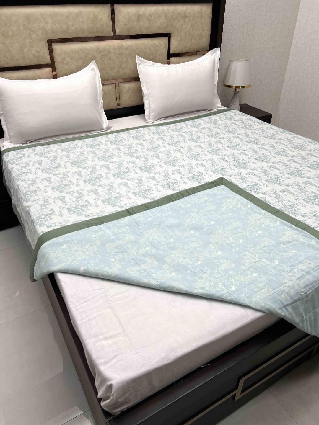 

Pure Decor Green & Black Geometric Pure Cotton Reversible AC Room 300 GSM Double Bed Dohar