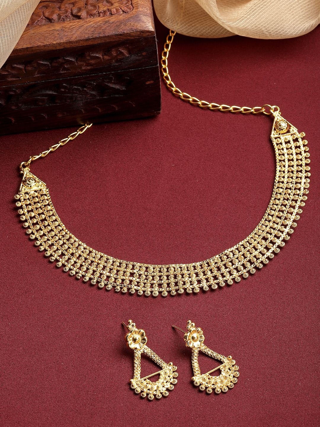 

ZENEME Gold-Plated Textured With Intricate Detailing Necklace Set