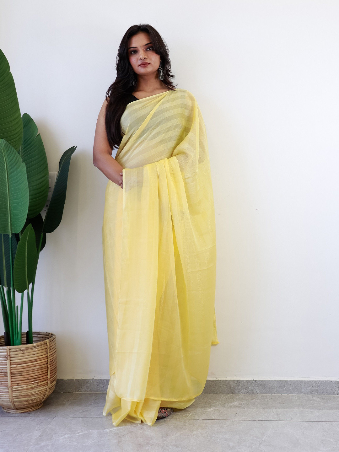 

Reeta Fashion Striped Printed Ready to Wear Saree, Yellow