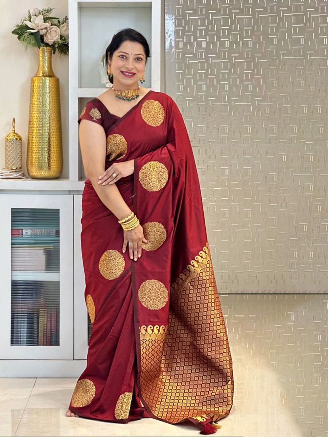 

Reeta Fashion Woven Design Zari Silk Blend Saree, Red