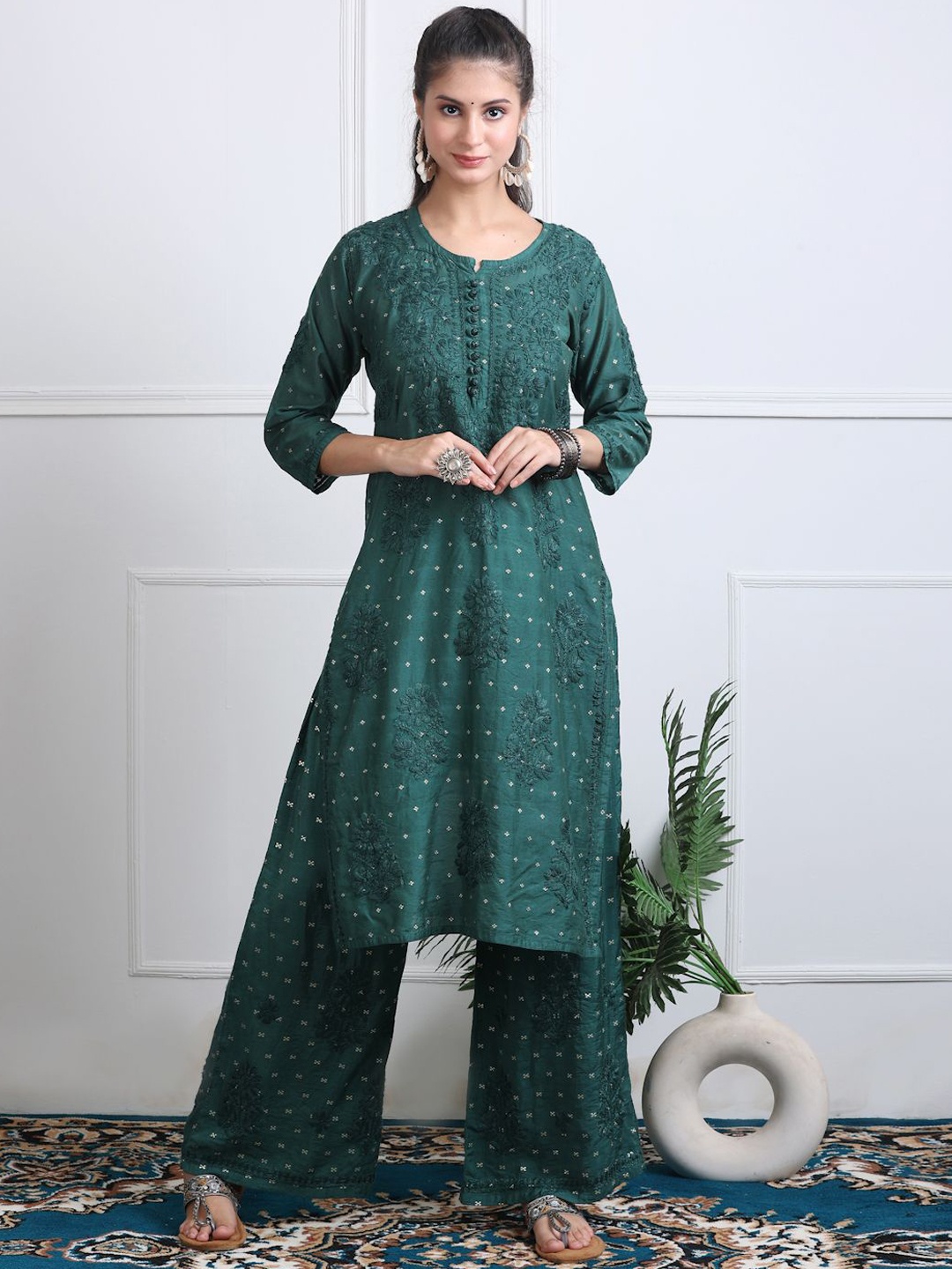 

KHAKA Floral Embroidered Regular Chikankari Chanderi Silk Straight Kurta With Palazzos, Green