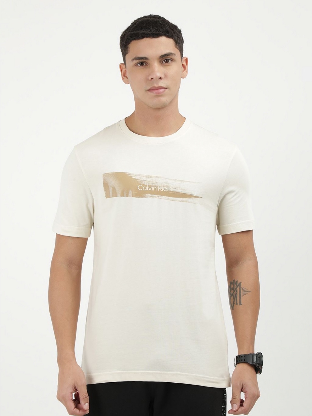 

Calvin Klein Jeans Men V-Neck Pockets T-shirt, Beige