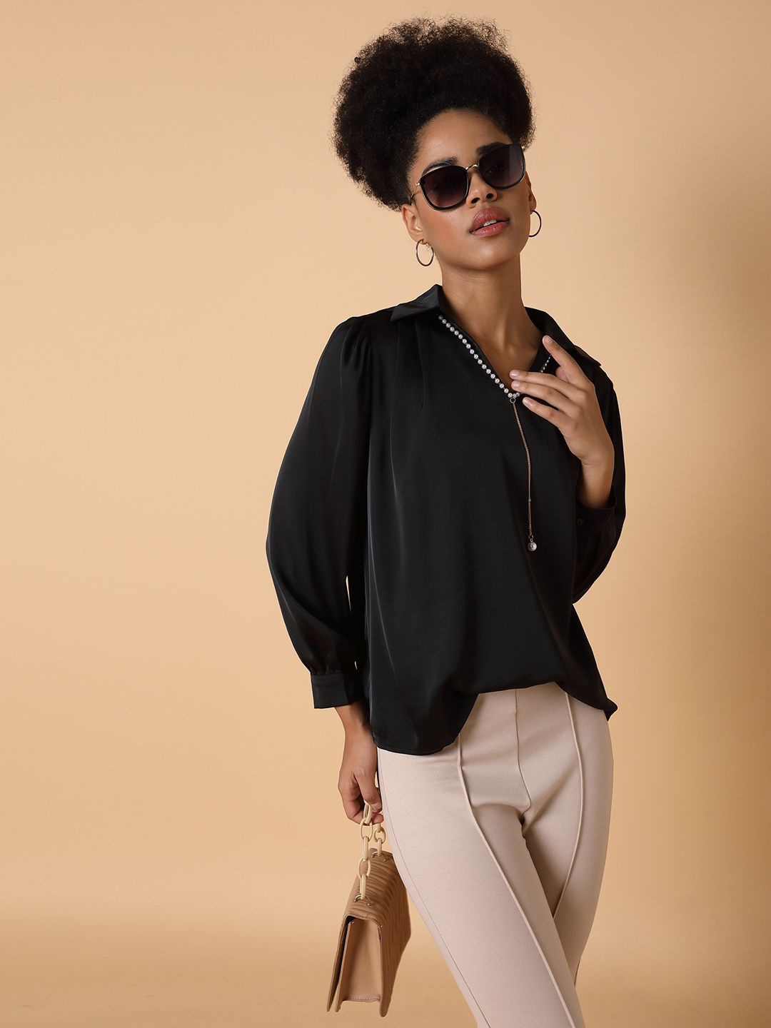 

SHOWOFF Satin Top, Black