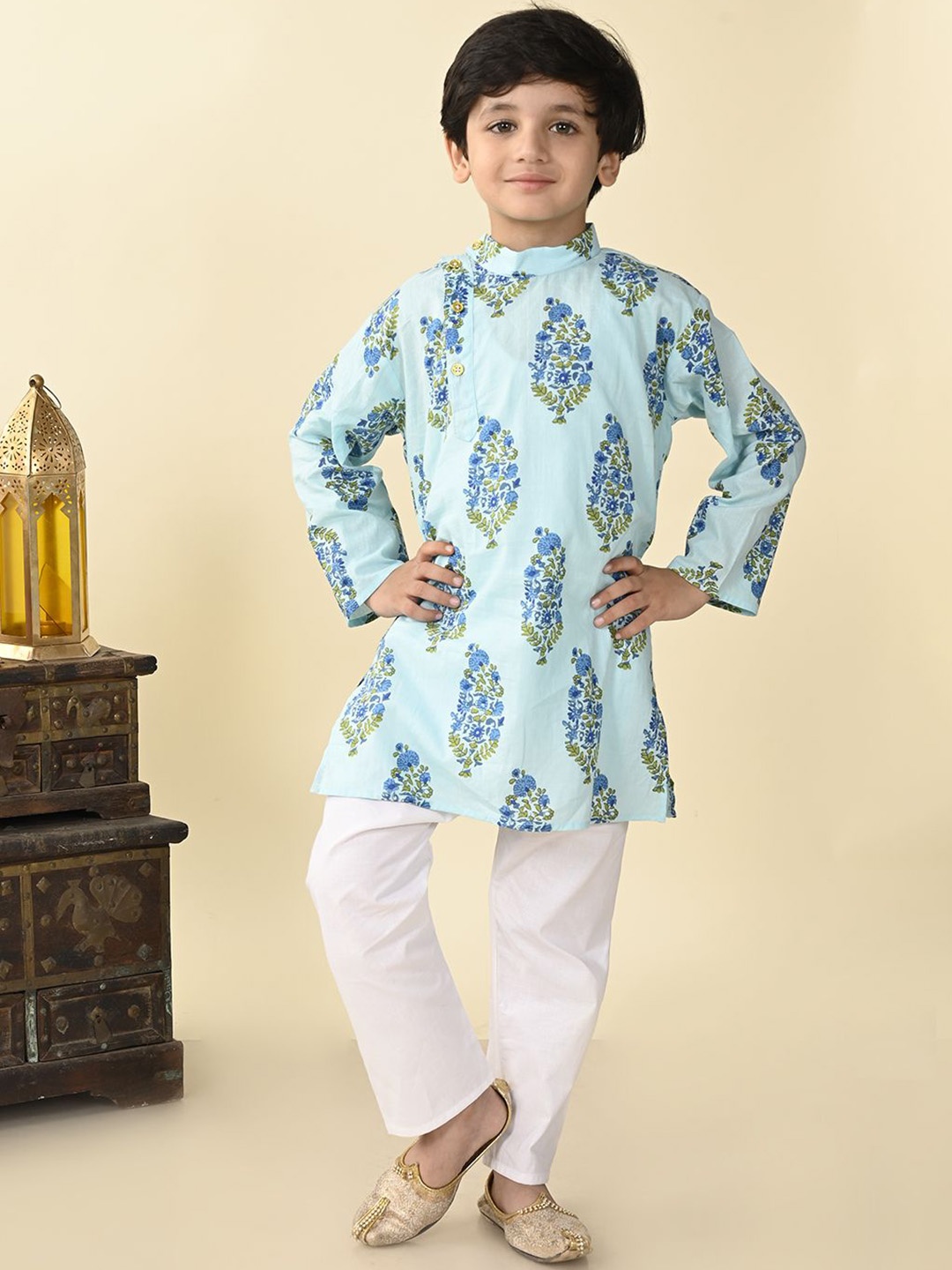 

Superminis Boys Floral Printed Regular Pure Cotton Straight Kurta with Pyjamas, Blue