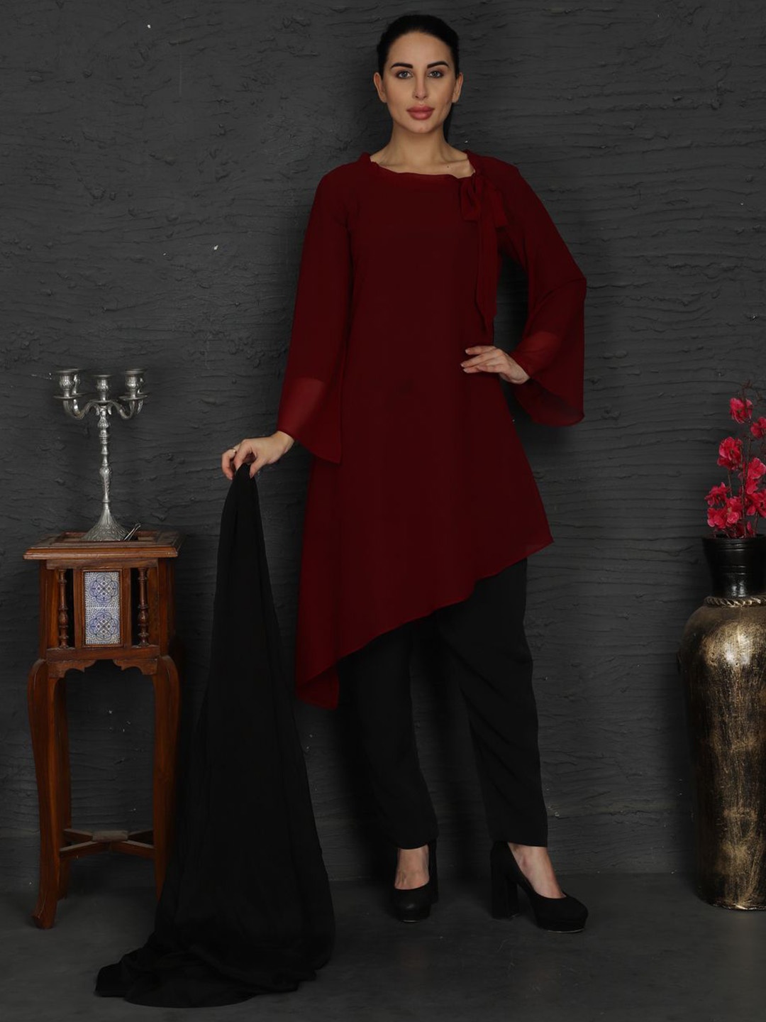 

MUSHKIYA Round Neck Regular A-Line Kurti With Palazzos & Dupatta, Maroon