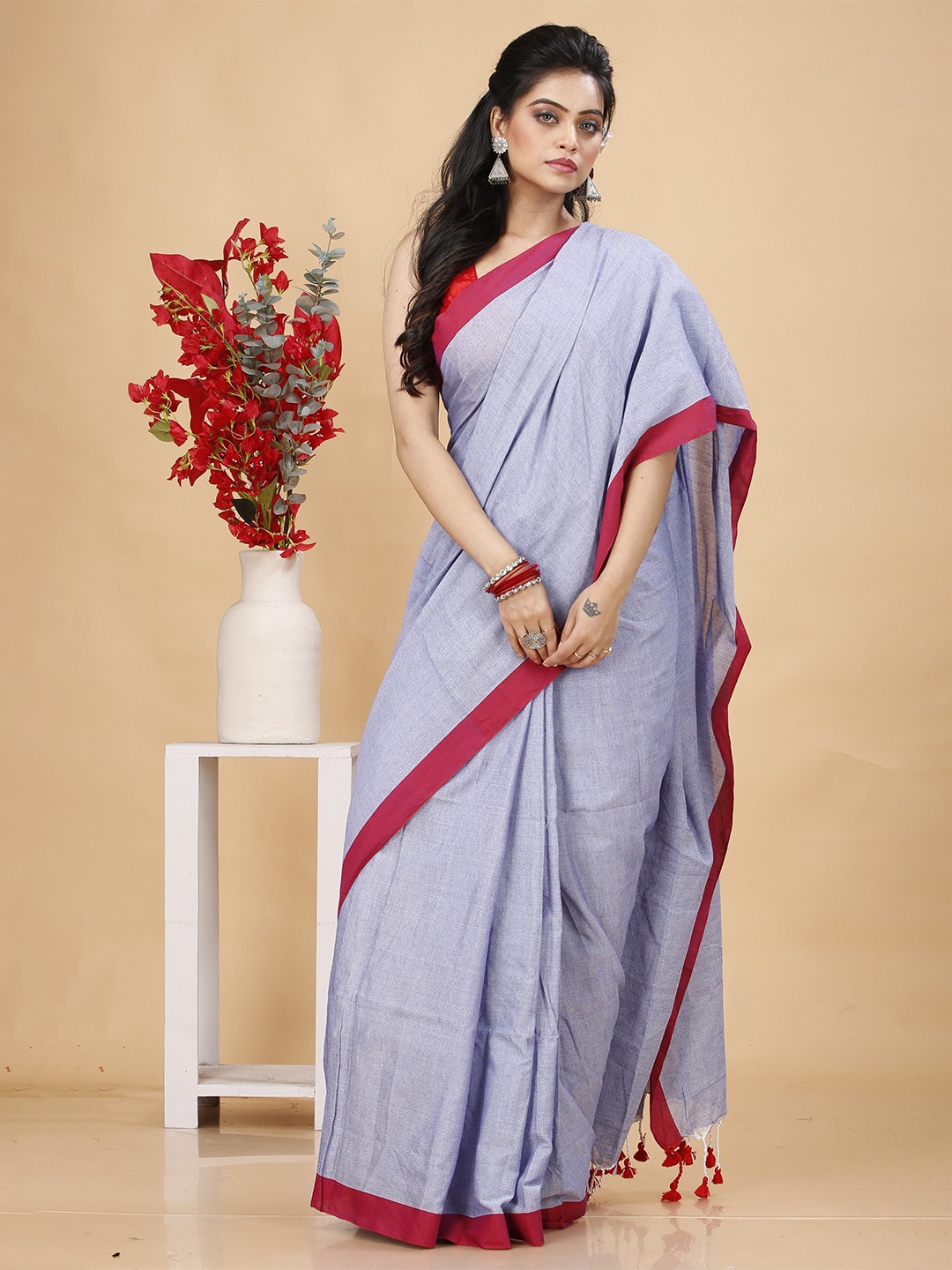

SLAGHA Solid Taant Saree, Grey