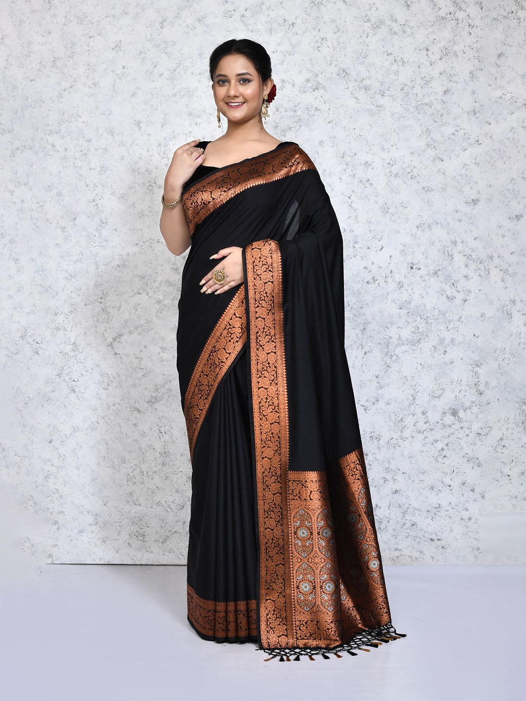 

SPRISH Zari Woven Pure Silk Saree, Black