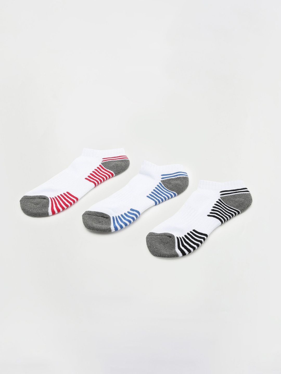 

max Men Pack Of 3 Ankle-Length Socks, White