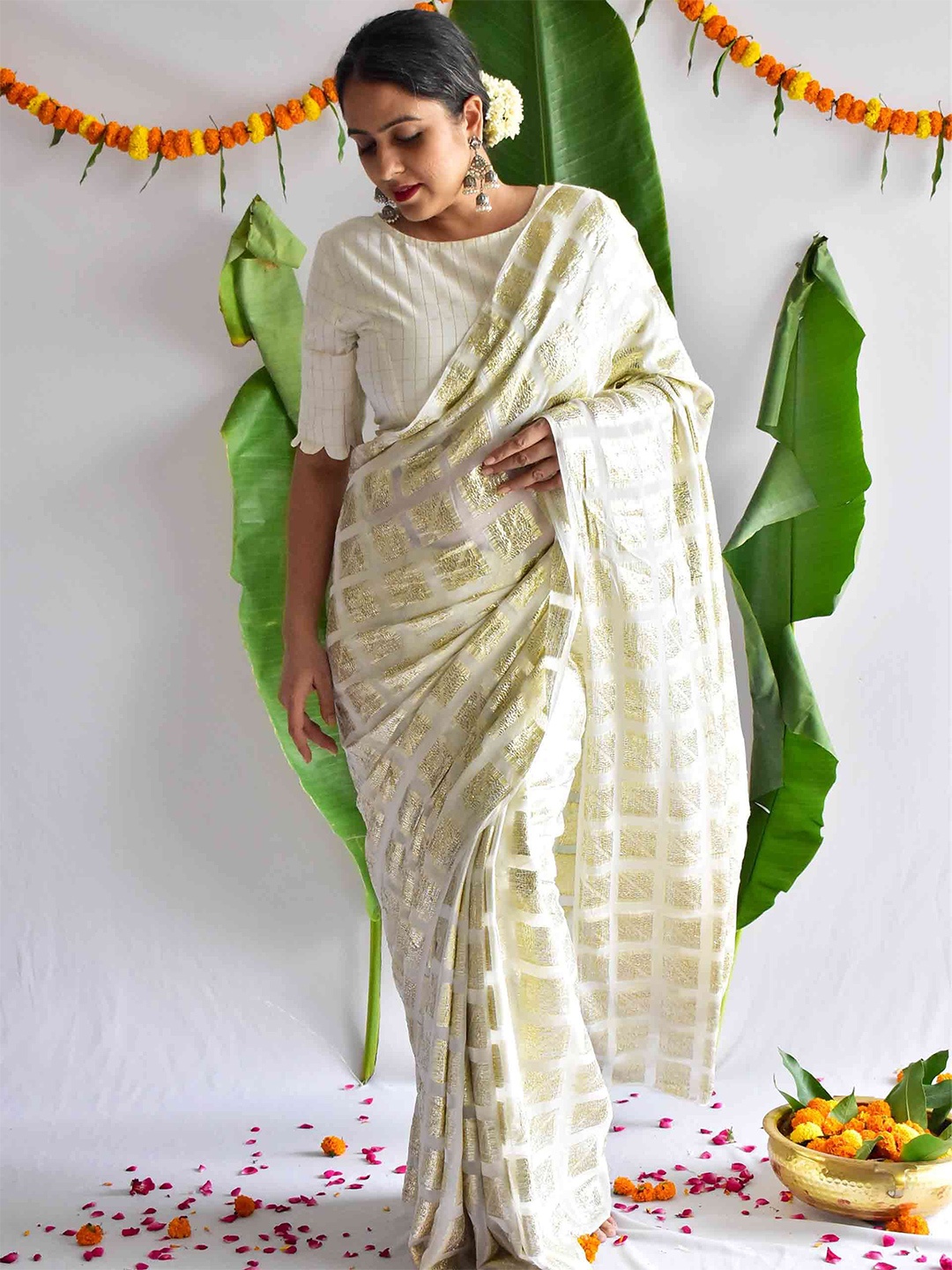 

Sundarii Pure Georgette Woven Design Festive Saree, White