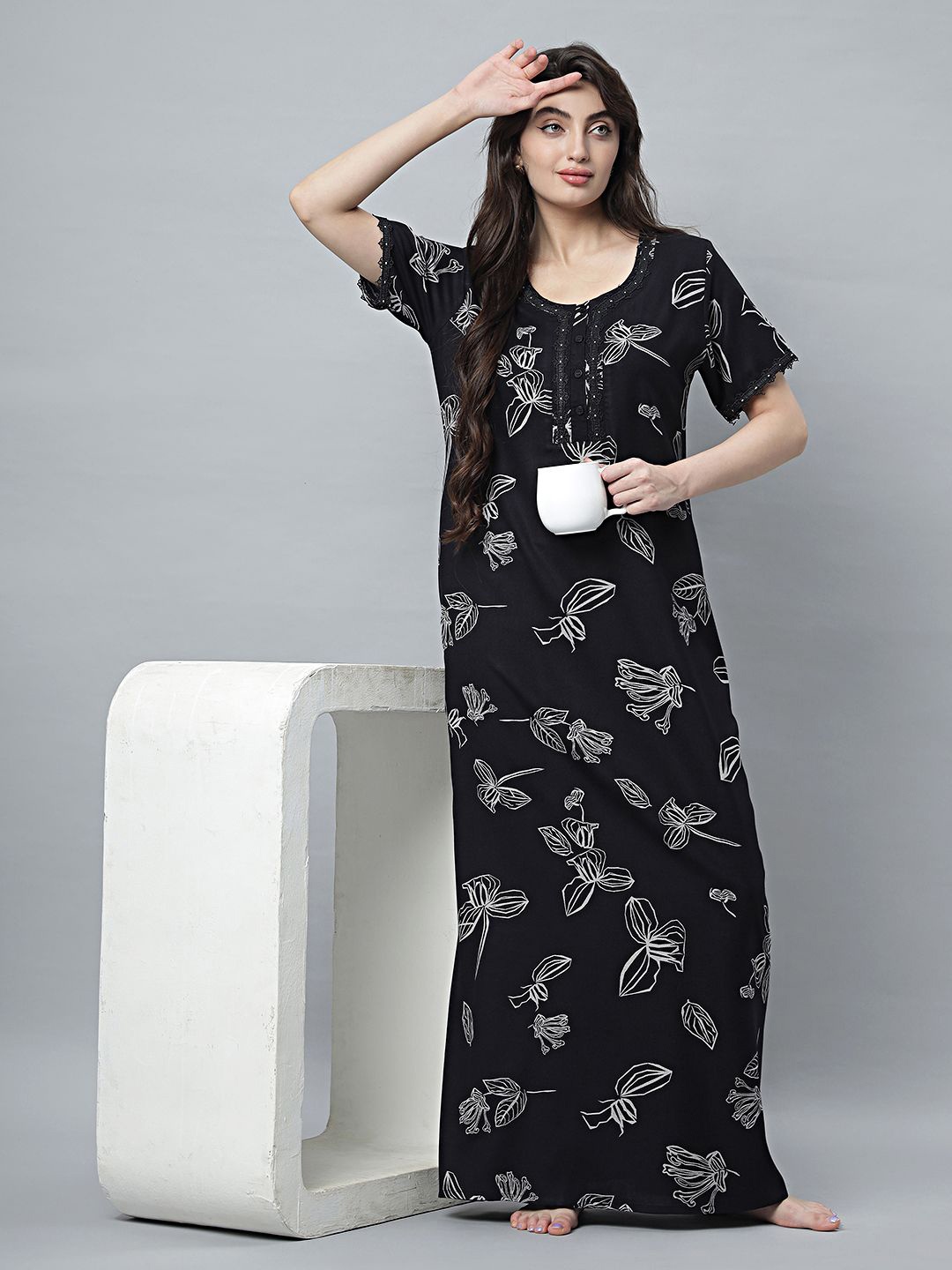 

QUIRA Women's Round Neck Printed Maxi Nightdress, Black